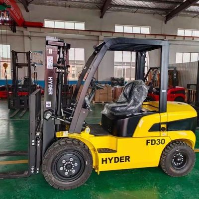 3 Ton Diesel Forklift Truck with Pneumatic / Solid Tires and Advanced Technology